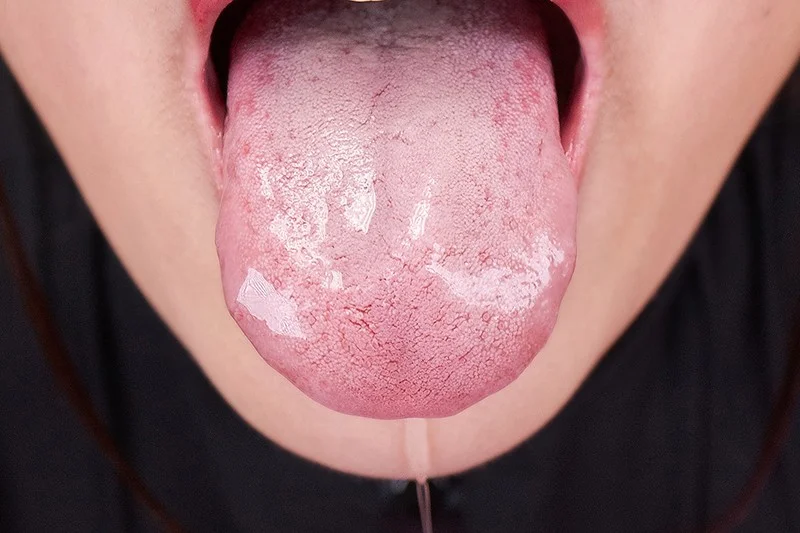 ヨダレたっぷりな木下ひまりの舌