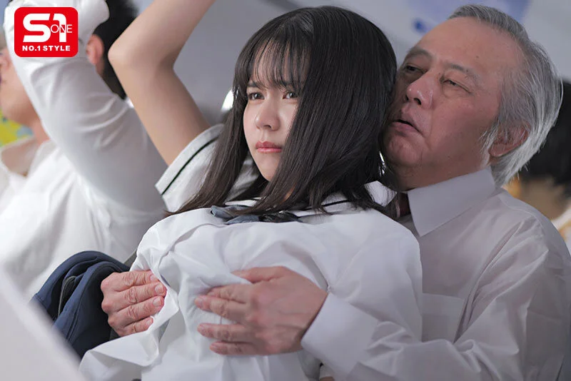 電車内で痴漢に乳を揉まれる田野憂